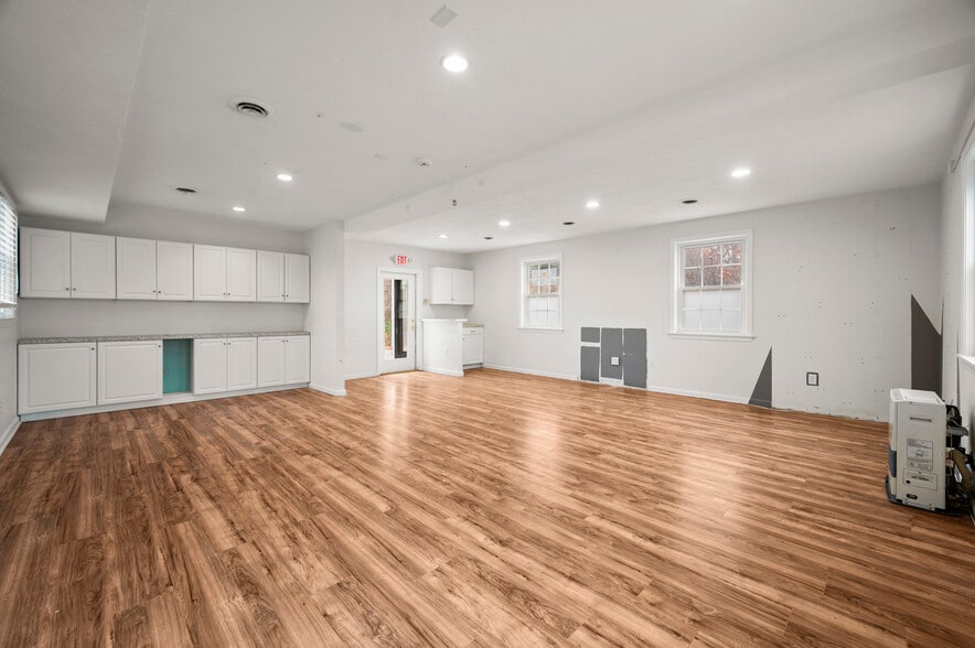 Primary Photo Of 2425 Lafayette Rd, Portsmouth Office Residential For Sale