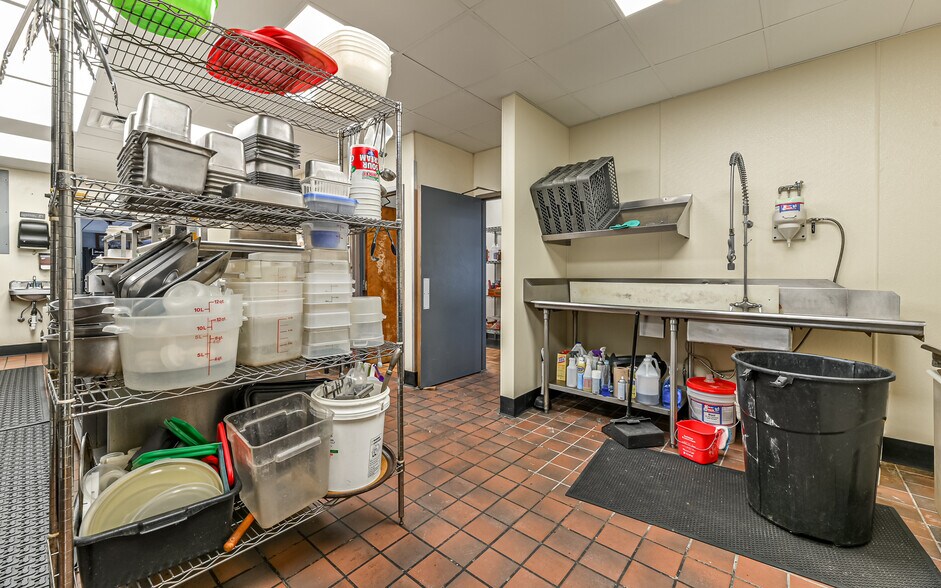 More Photos Of 2615 Freeport Rd, Natrona Heights Bar For Lease