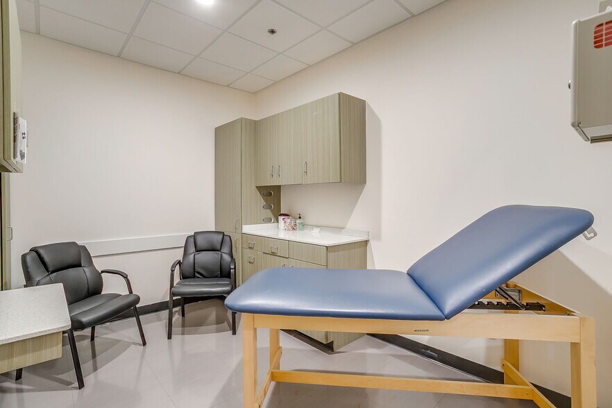 More Photos Of 221 Regency Pky, Mansfield Medical For Lease