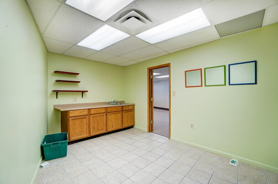 More Photos Of 3925-3927 Brotherton Rd, Cincinnati Office For Sale