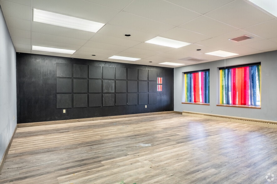 More Photos Of 130 N 1st St, Wausau Storefront Retail Office For Sale