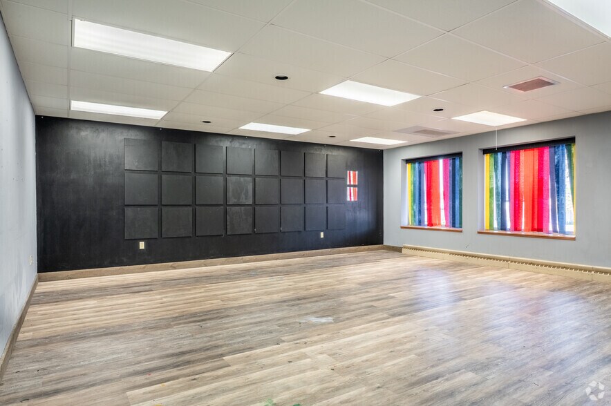 More Photos Of 130 N 1st St, Wausau Storefront Retail Office For Sale