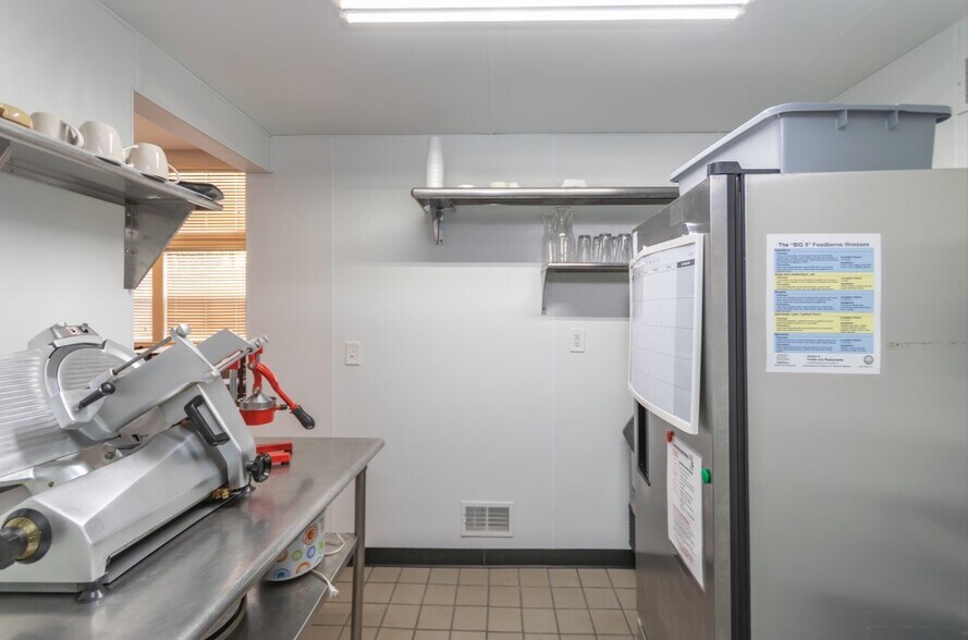 More Photos Of 33494-33518 Jefferson Ave, Brownstown Restaurant For Sale