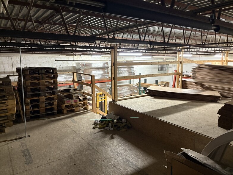 More Photos Of 1000 E Industrial Park Dr, Manchester Service For Lease