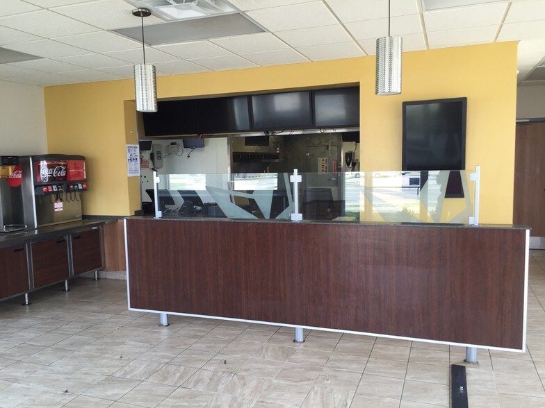 More Photos Of 1504 Ruth St, Sulphur Fast Food For Sale
