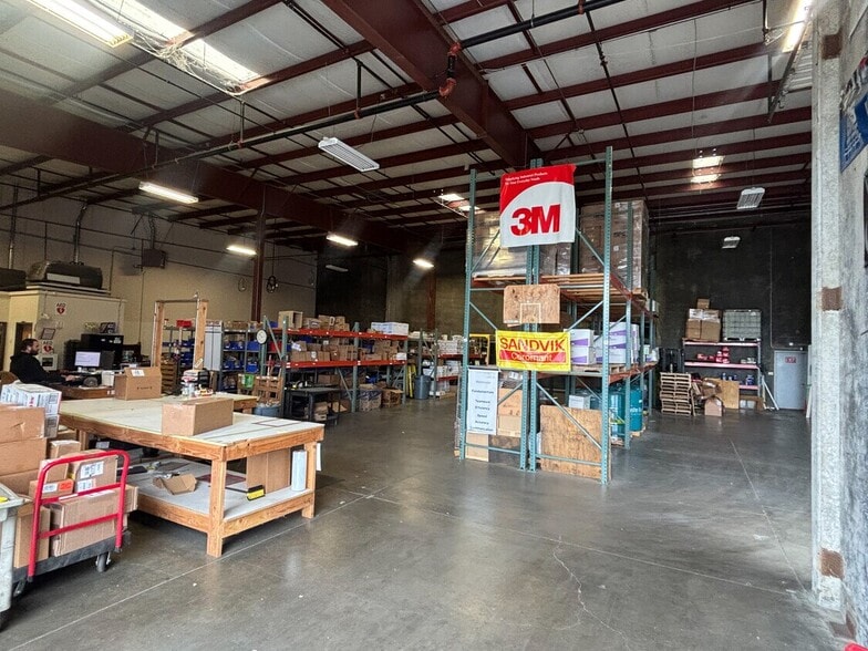 More Photos Of 1128 S Commercial Way SE, Albany Warehouse For Lease