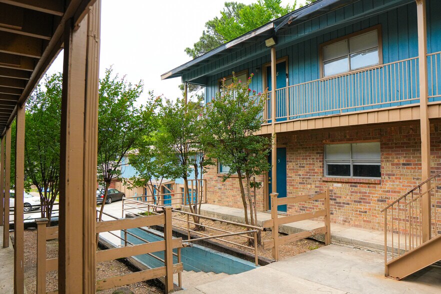 More Photos Of 911 University Ave, Huntsville Apartments For Sale