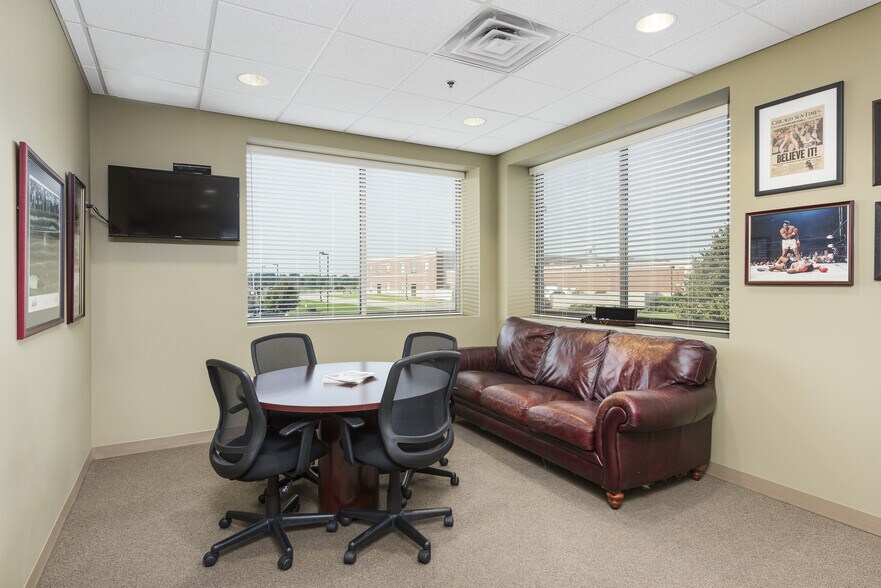 More Photos Of 2272 95th St, Naperville Office For Lease