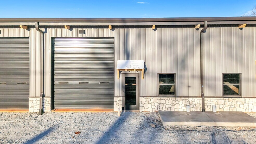 More Photos Of 3828 101 hwy, Greer Industrial For Lease