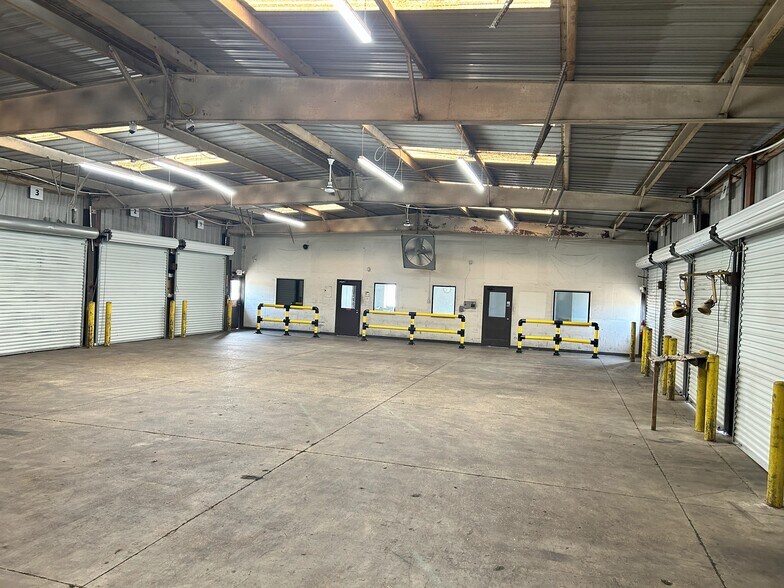 More Photos Of 8101 N State Line Ave, Texarkana Distribution For Lease