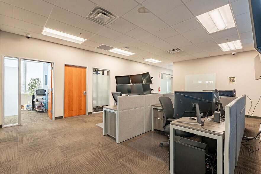 More Photos Of 1095 W Rio Salado Pky, Tempe Loft Creative Space For Sale