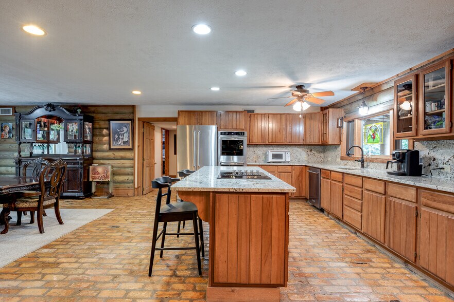 More Photos Of 4032 Highway 48 W, Mccomb Specialty For Sale