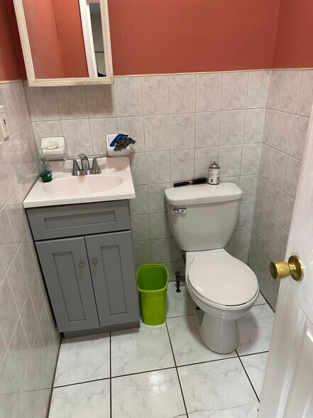 More Photos Of 212-33 Jamaica Ave, Jamaica Storefront Retail Residential For Lease