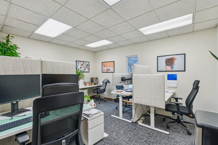More Photos Of 2434 Commerce Blvd, Mound Office For Sale