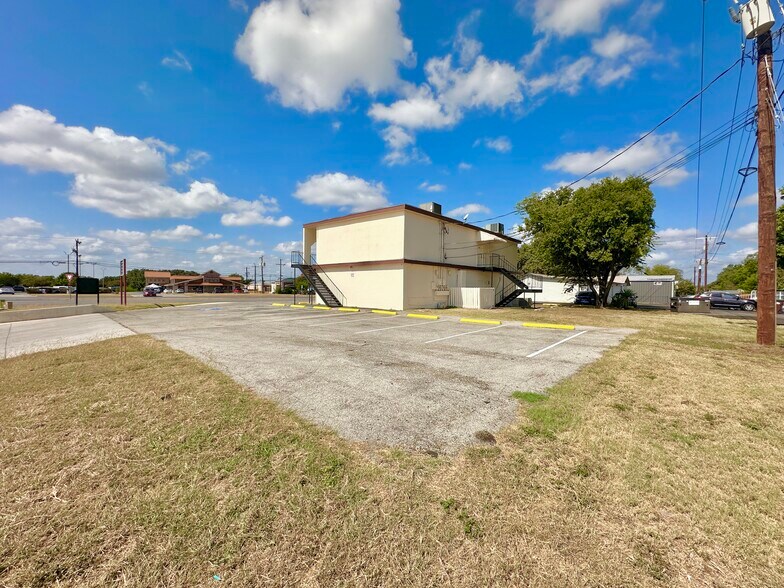 More Photos Of 7205 Bandera Rd, San Antonio Unknown For Lease