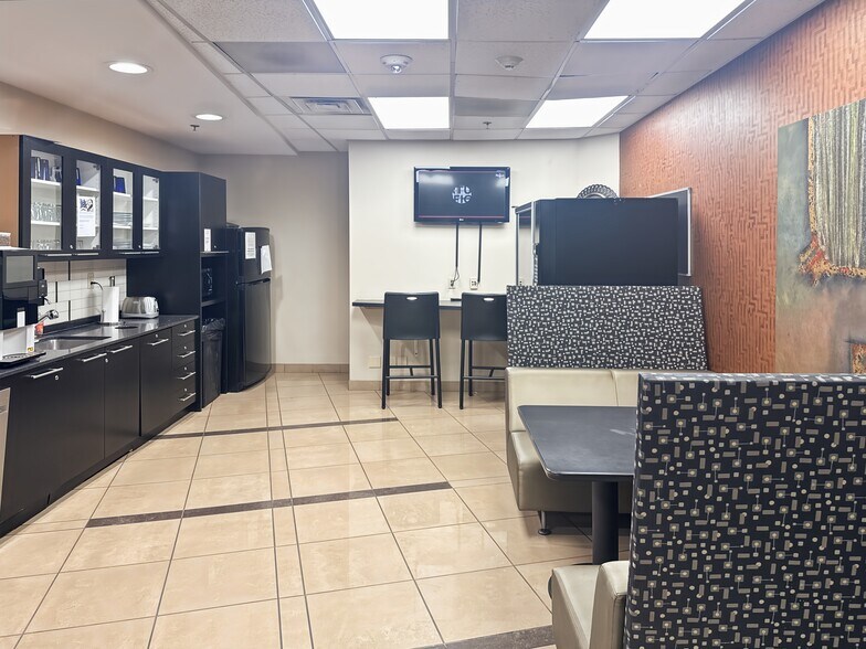 More Photos Of 2300 W Sahara Ave, Las Vegas Coworking Space