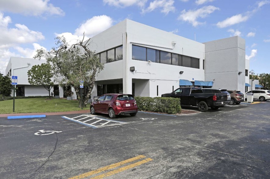 Primary Photo Of 175 Fontainebleau Blvd, Miami Office For Lease