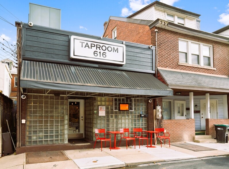 More Photos Of 616 North Ave, Pittsburgh Bar For Sale