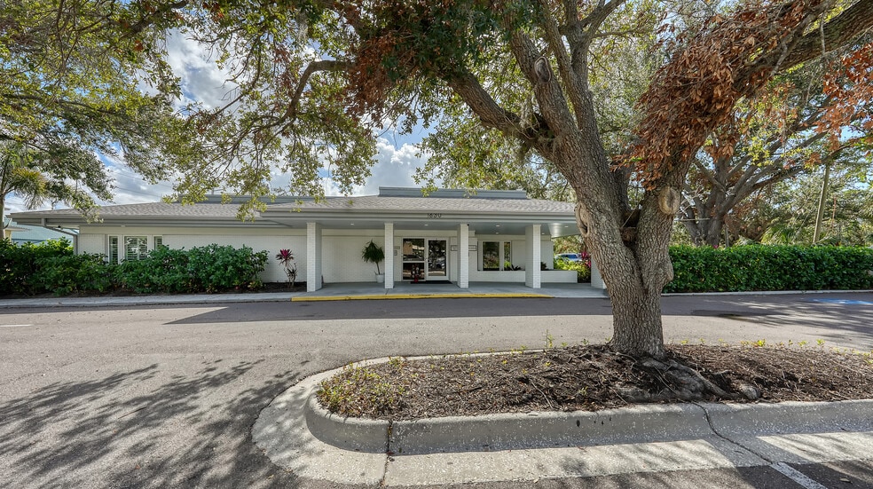More Photos Of 1630 S Tuttle Ave, Sarasota Medical For Sale