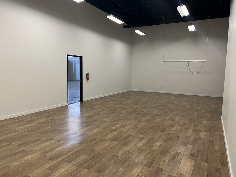 More Photos Of 163 Oak Lawn Ave, Dallas Showroom For Lease