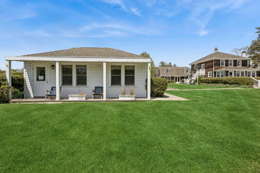 Primary Photo Of 103 Hayground Rd, Water Mill Unknown For Lease