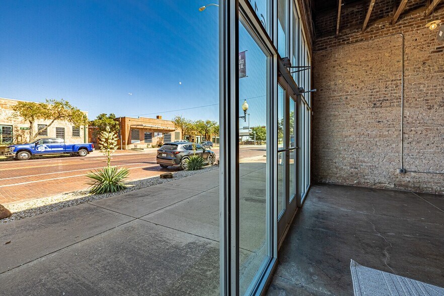 More Photos Of 611 Broadway, Lubbock Storefront For Sale