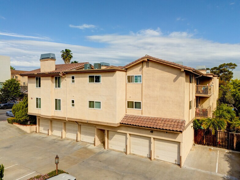More Photos Of 4069 Goldfinch St, San Diego Apartments For Sale