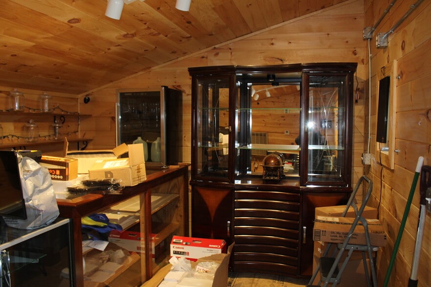 More Photos Of 759 Brooks Rd, Knox Industrial For Sale