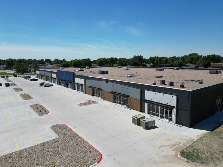 More Photos Of 905 Theatre Drive, Hastings Flex For Lease