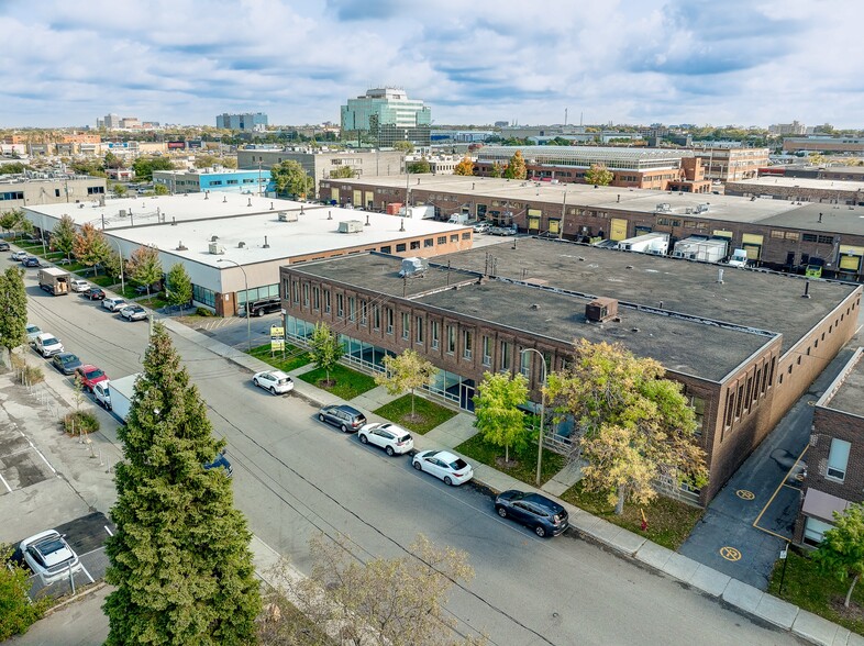 Primary Photo Of 1550-1590 Rue Chabanel O, Montréal Distribution For Lease