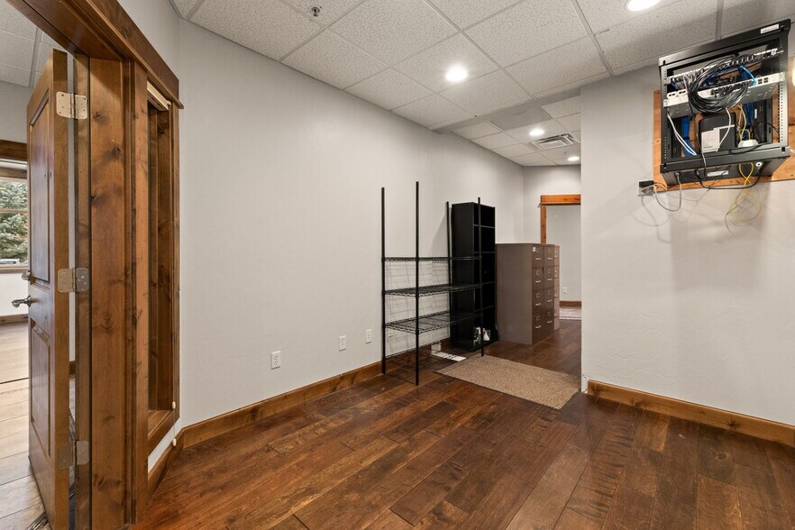 More Photos Of 1940 W Dickerson St, Bozeman Office For Sale