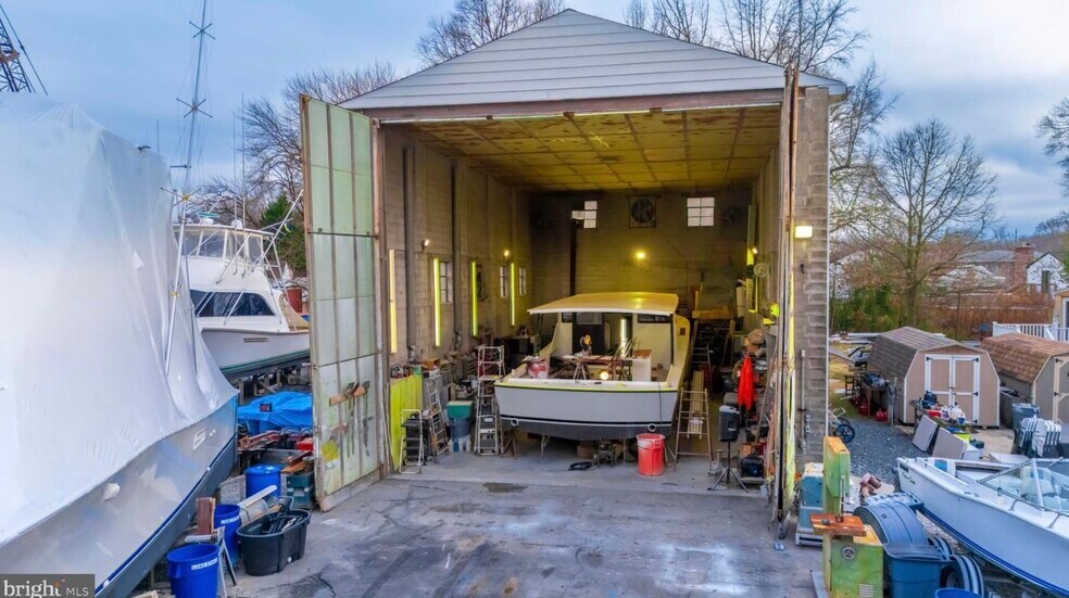 More Photos Of 201 Oak Ave, Essex Marina For Lease