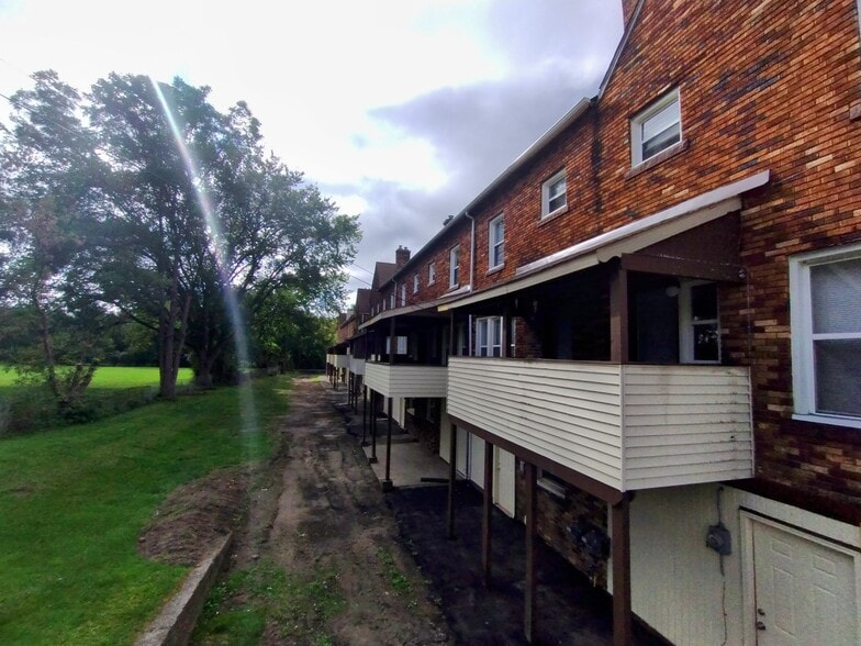 More Photos Of 25 Maynard Ct, Pontiac Apartments For Sale