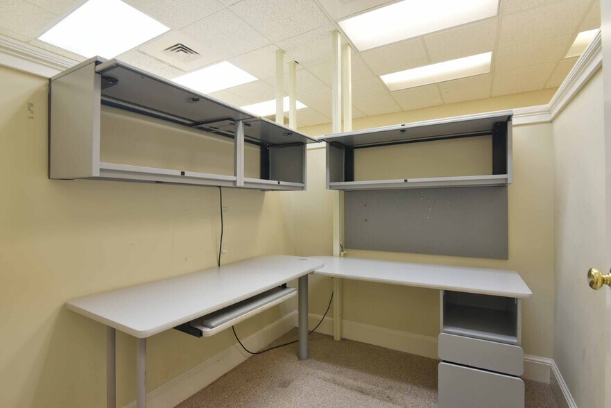 More Photos Of 204 N Westover Blvd, Albany Office For Sale