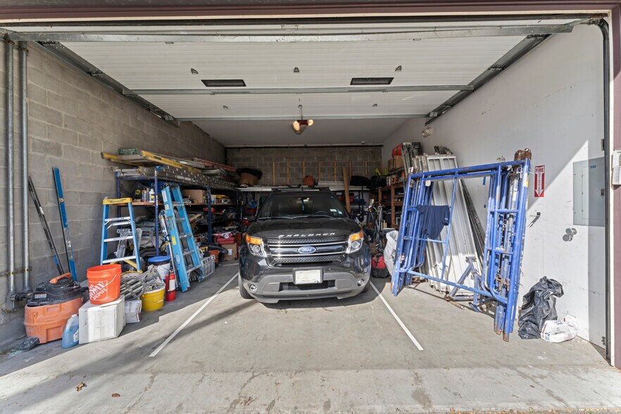 More Photos Of 23 Ryan St, Stamford Flex For Sale