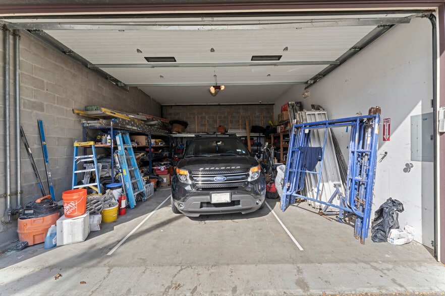 More Photos Of 23 Ryan St, Stamford Flex For Sale