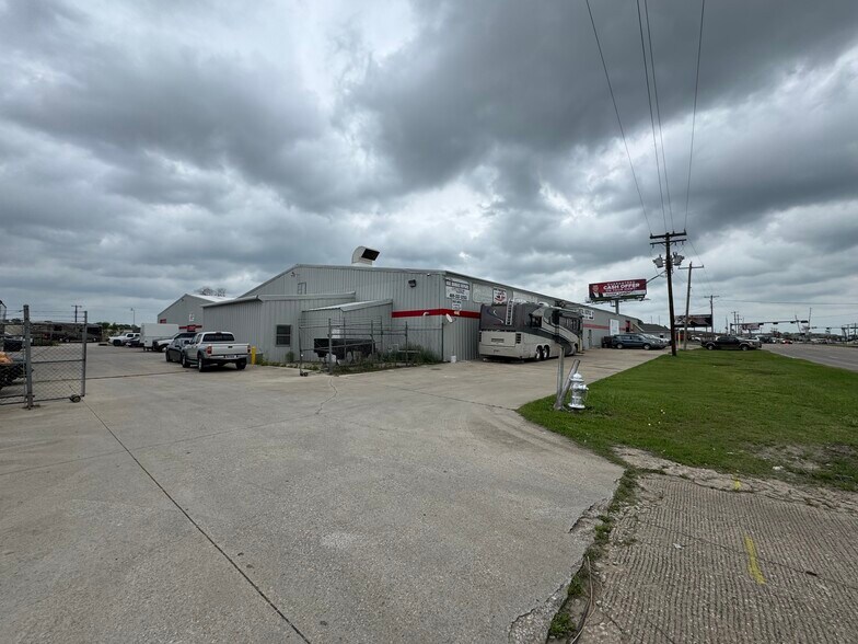 More Photos Of 699 E Highway 121 Business, Lewisville Warehouse For Sale