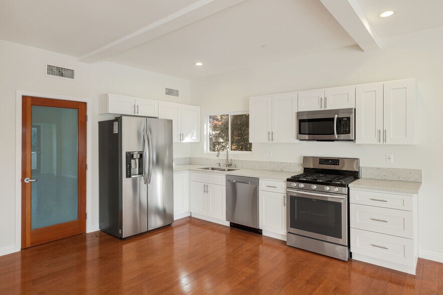 More Photos Of 1411-1413 Cloverfield Blvd, Santa Monica Apartments For Sale