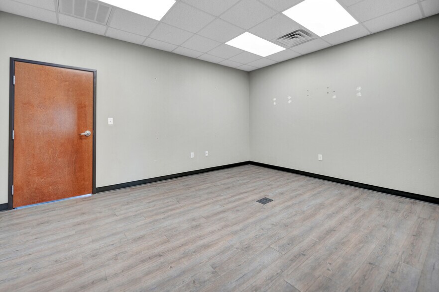 More Photos Of 10712 W County Road 77, Midland Service For Lease