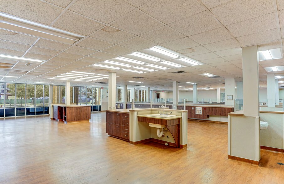 More Photos Of 3601 Manor Rd, Austin Medical For Sale