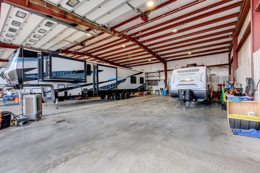 More Photos Of 4081 Camelot Cir, Longmont Showroom For Sale