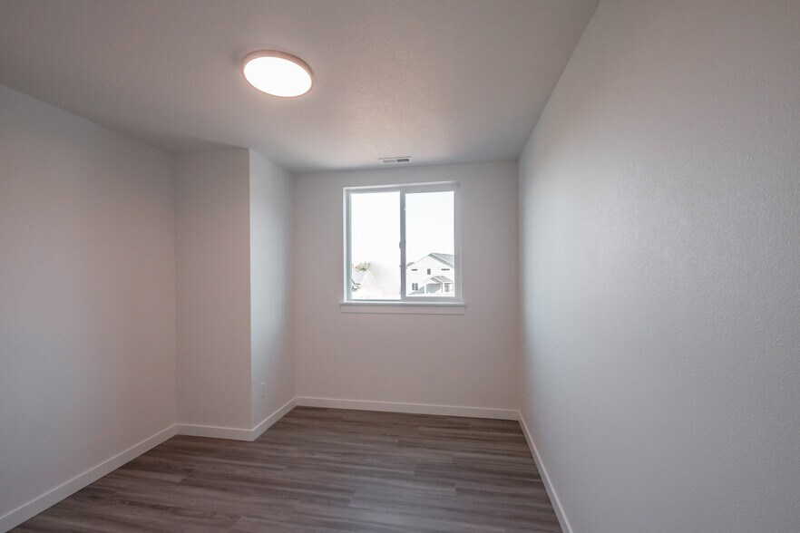 More Photos Of 37731 Rolltide Dr, Lebanon Apartments For Sale