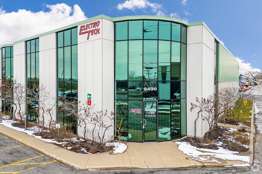 More Photos Of 9490-9490 Boul Henri-Bourassa W, Saint-Laurent Flex For Sale