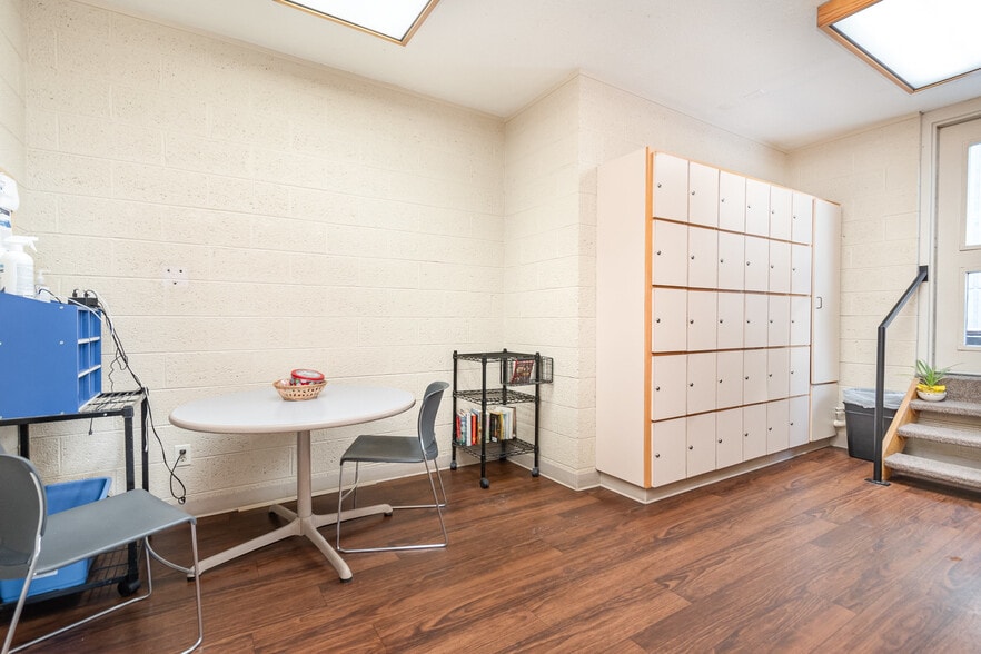 More Photos Of 334 S Water St, Saginaw Office For Sale