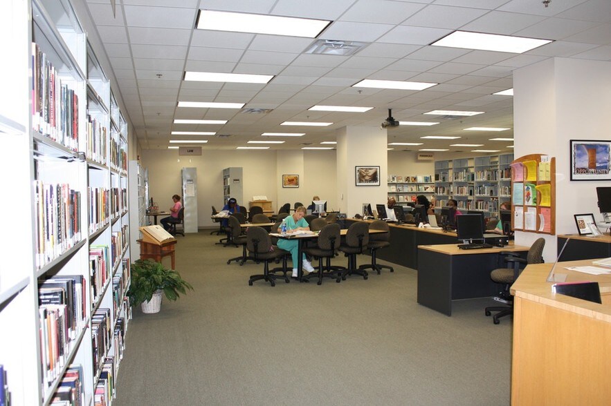 More Photos Of 5000 Market St, Wilmington Schools For Lease