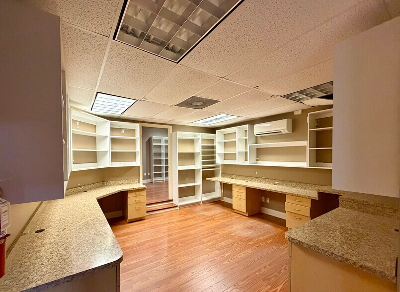 More Photos Of 4915 Ehrlich Rd, Tampa Medical For Sale