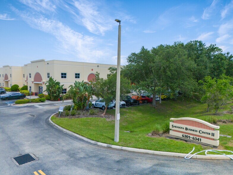 More Photos Of 6341 Porter Rd, Sarasota Light Distribution For Sale