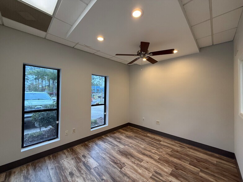 More Photos Of 104-A Commerce Pl, Goose Creek Flex For Lease