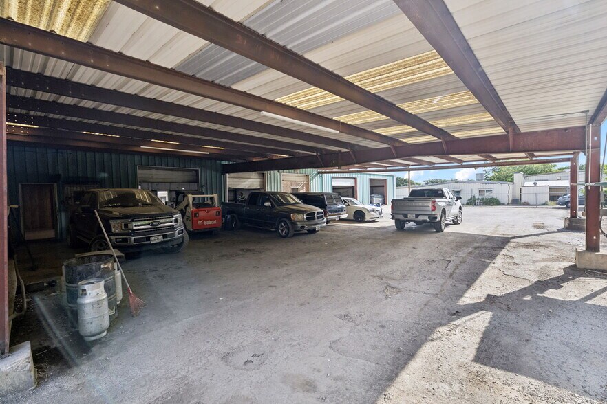 More Photos Of 100 Pecan Dr, Schertz Service For Lease