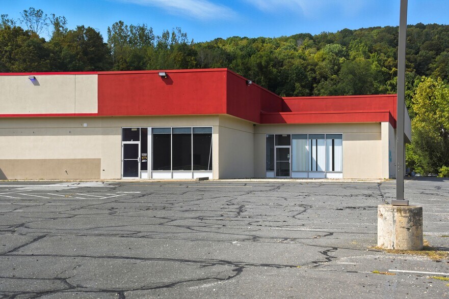More Photos Of 380 New Hartford Rd, Barkhamsted Storefront For Lease